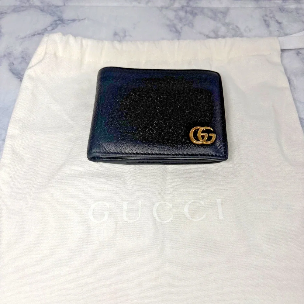 Gucci Men Black Leather Bifold Wallet W/ Gold GG Logo Authentic Unique Pocket